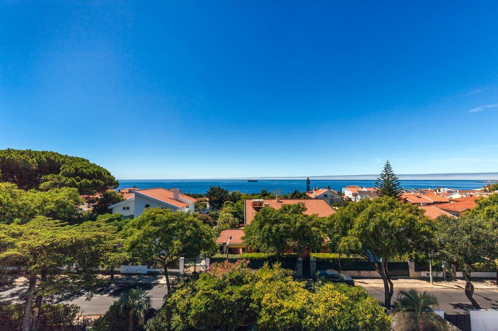 6 bedroom villa with a swimming pool