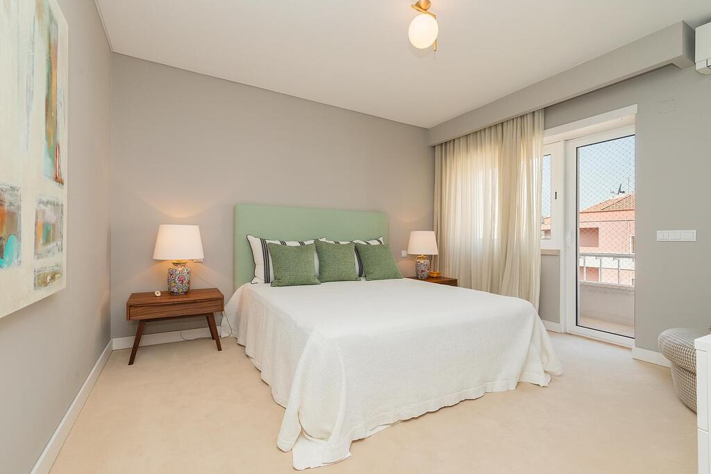 Apartamento T5+2 com estacionamento