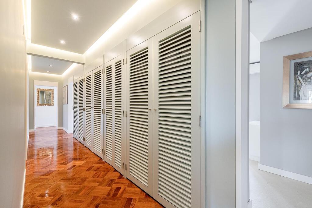 Apartamento T5+2 com estacionamento