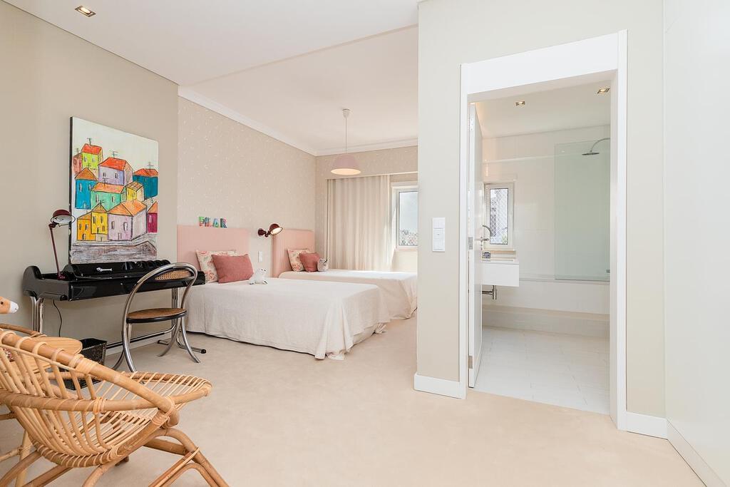 Apartamento T5+2 com estacionamento