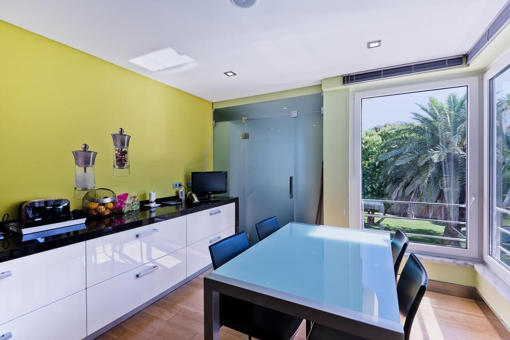 4 bedroom apartment with a swimming pool in gated community