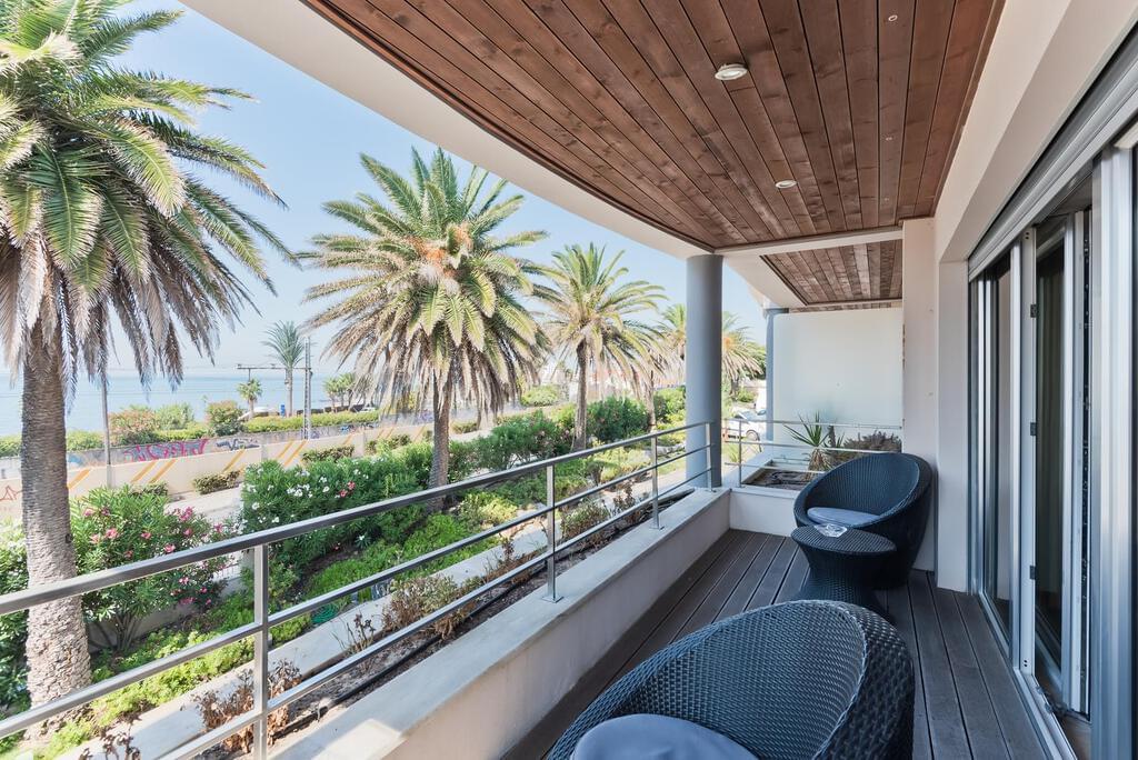 4 bedroom apartment with a swimming pool in gated community