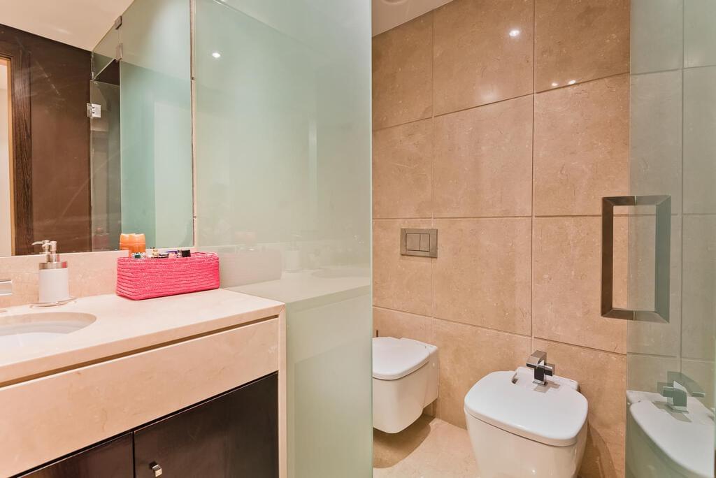 4 bedroom apartment with a swimming pool in gated community