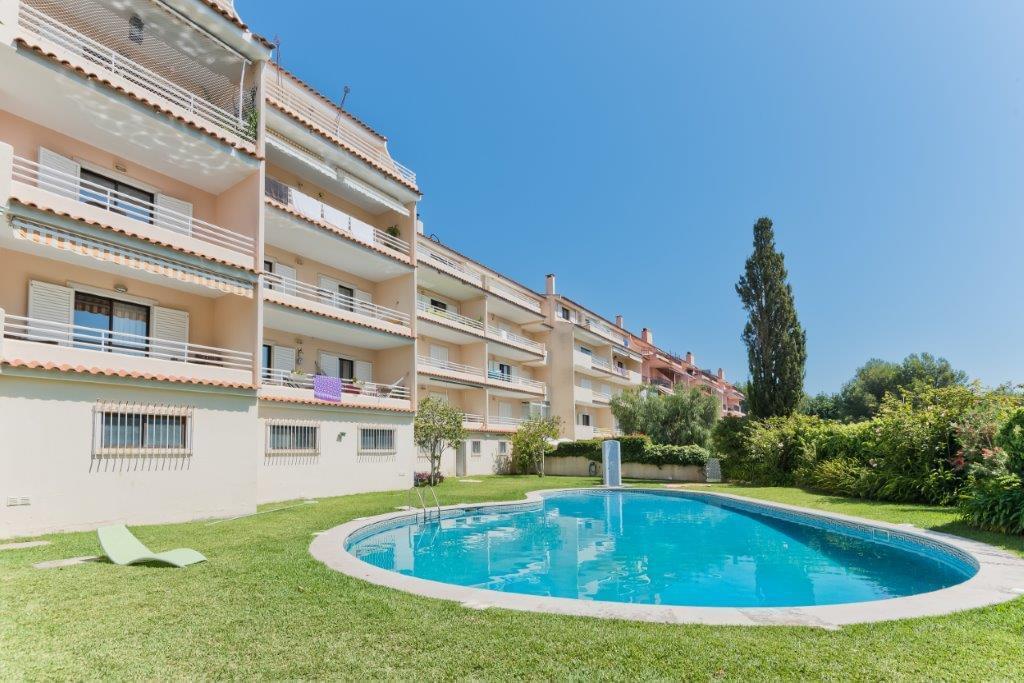 3 bedroom duplex with a swimming pool