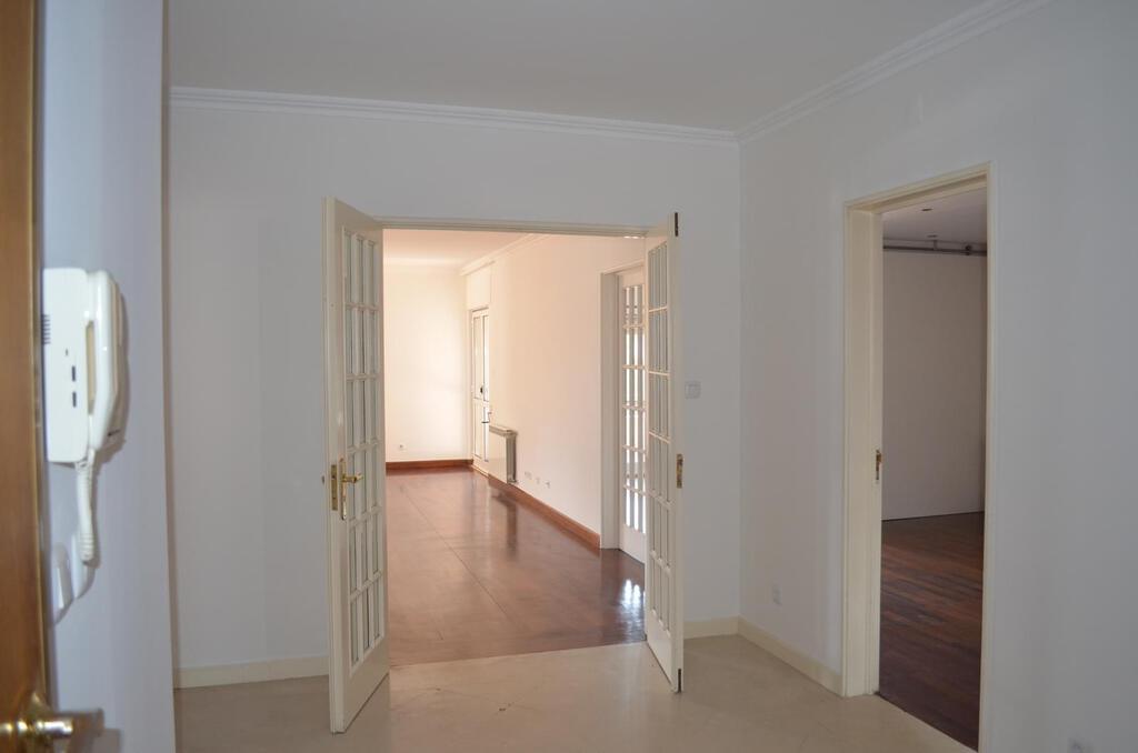 3 bedroom apartment with a swimming pool