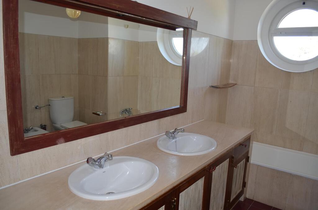 3 bedroom apartment with a swimming pool