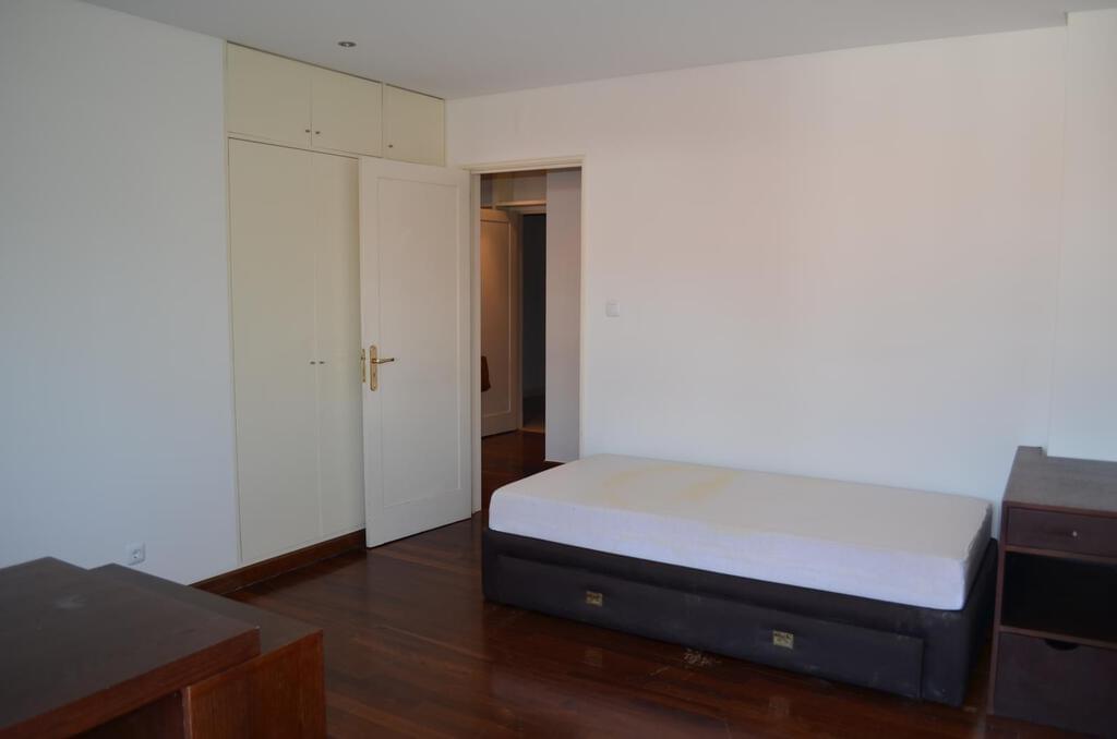 3 bedroom apartment with a swimming pool