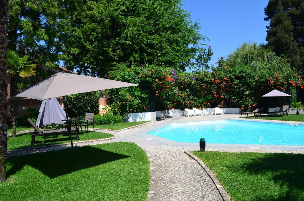 3 bedroom apartment with a swimming pool