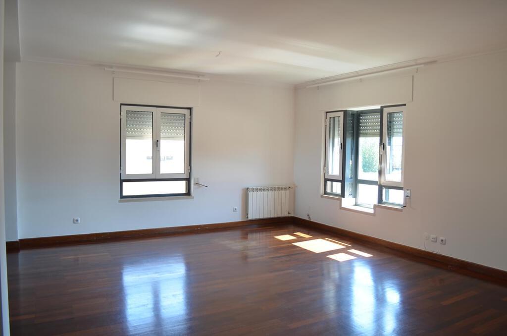 3 bedroom apartment with a swimming pool