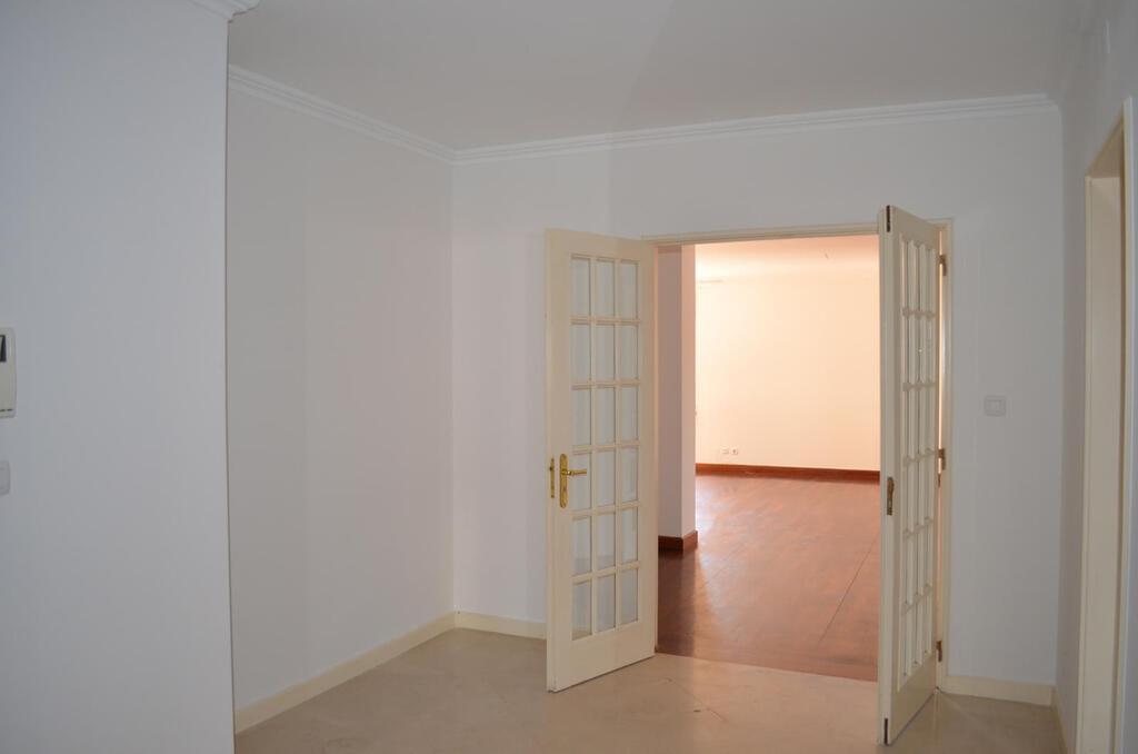 3 bedroom apartment with a swimming pool