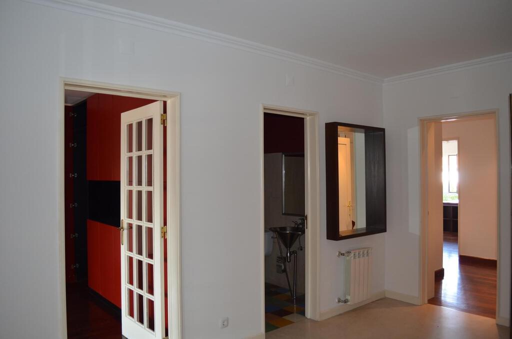 3 bedroom apartment with a swimming pool