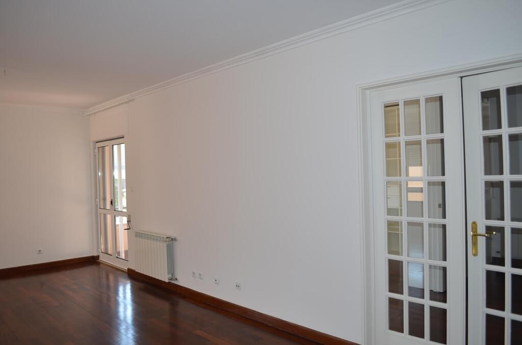 3 bedroom apartment with a swimming pool