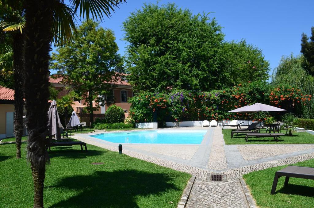 3 bedroom apartment with a swimming pool