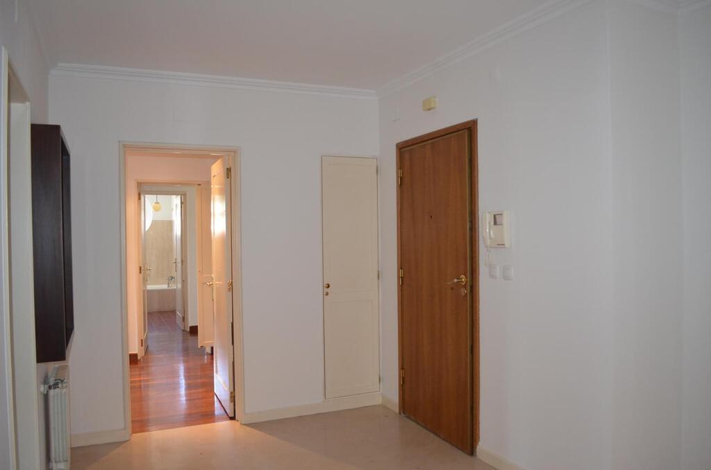 3 bedroom apartment with a swimming pool