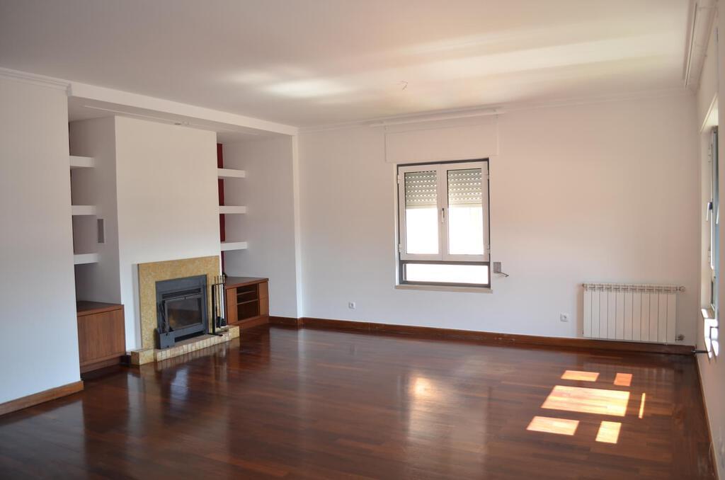 3 bedroom apartment with a swimming pool