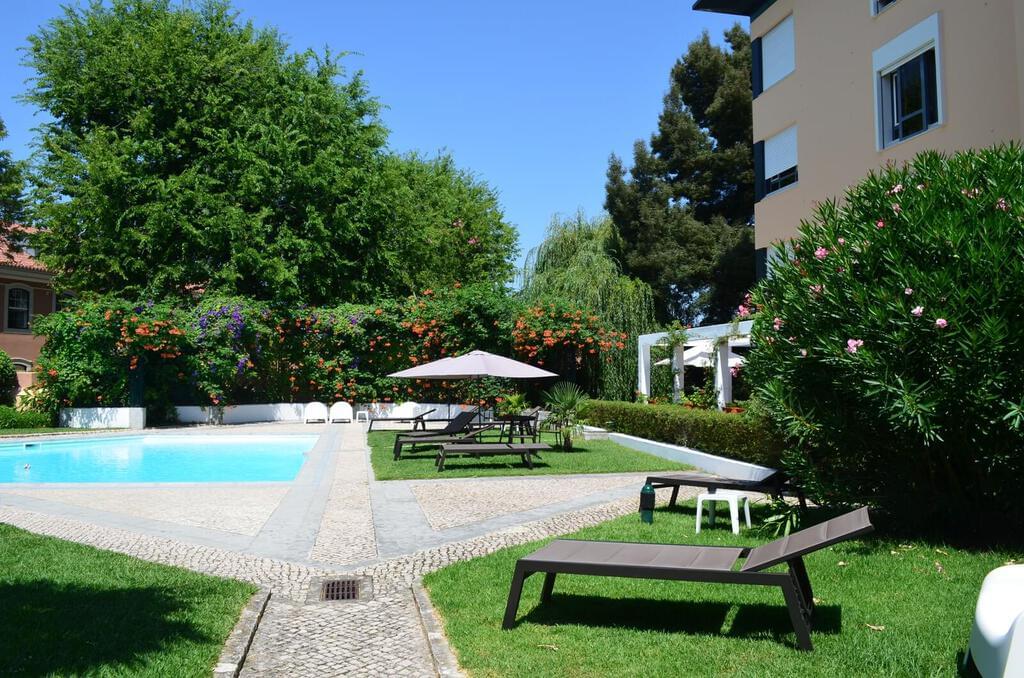 3 bedroom apartment with a swimming pool