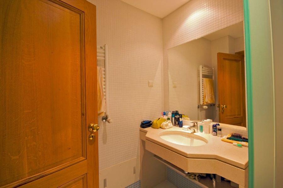 3 bedroom apartment with a swimming pool