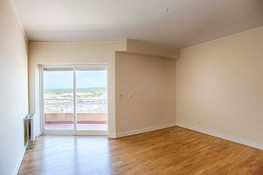 3 bedroom apartment with a swimming pool