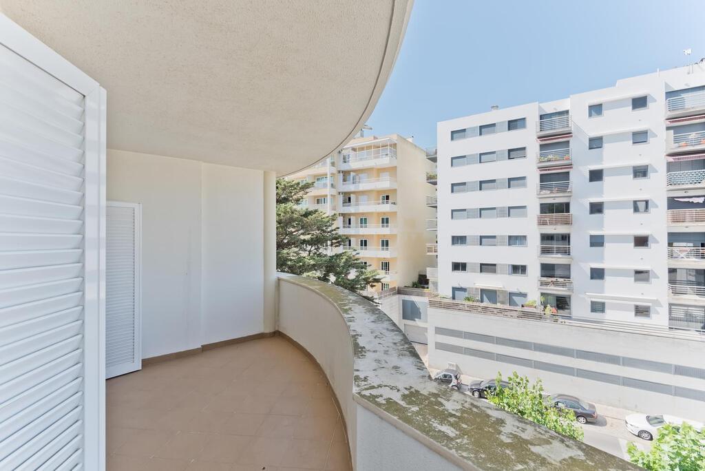 2 Bedroom Apartment with parking, Estoril, Cascais