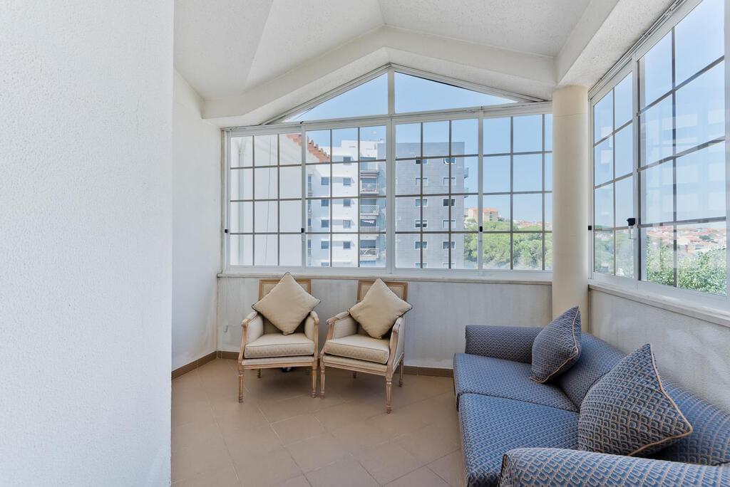 2 Bedroom Apartment with parking, Estoril, Cascais