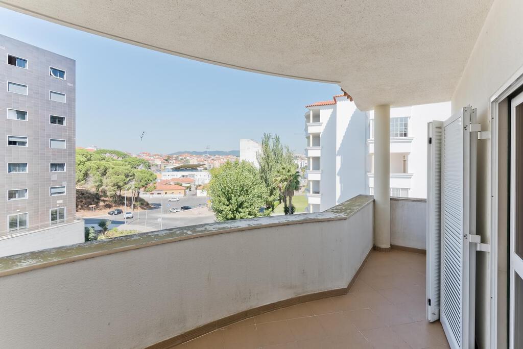 2 Bedroom Apartment with parking, Estoril, Cascais