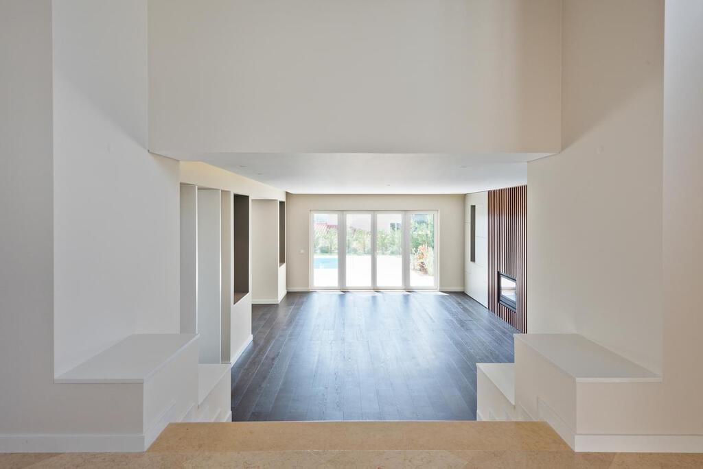 4 bedroom villa with a swimming pool