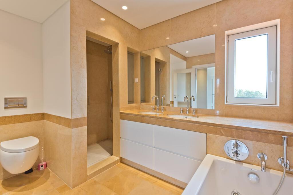 4 bedroom villa with a swimming pool