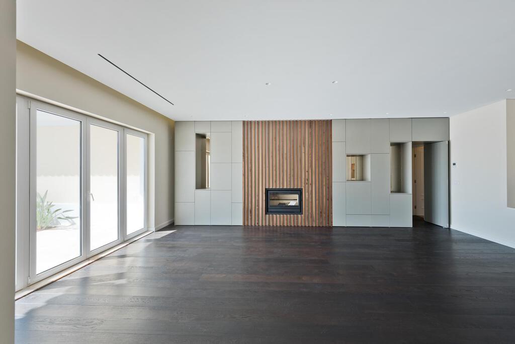 4 bedroom villa with a swimming pool