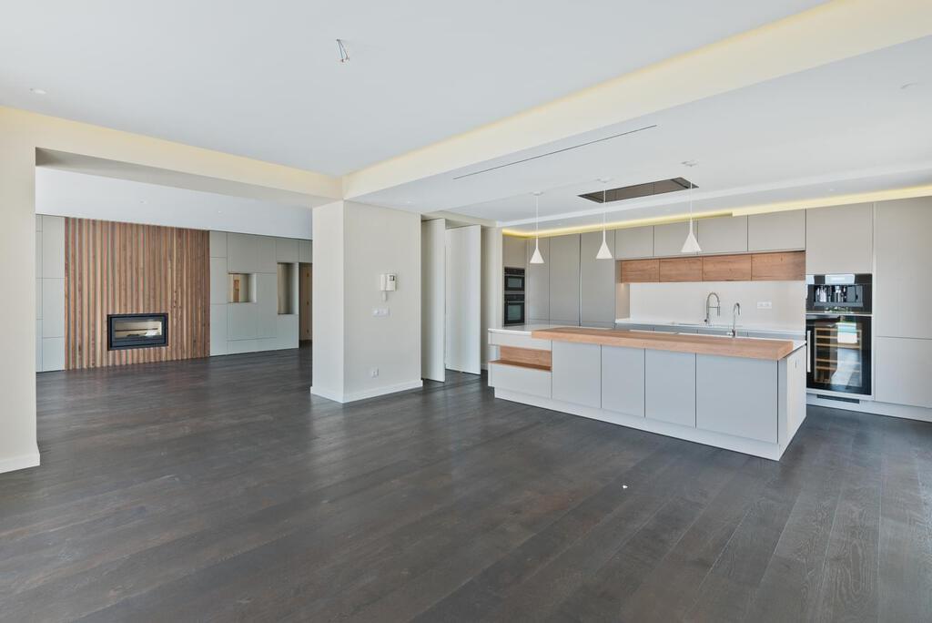 4 bedroom villa with a swimming pool