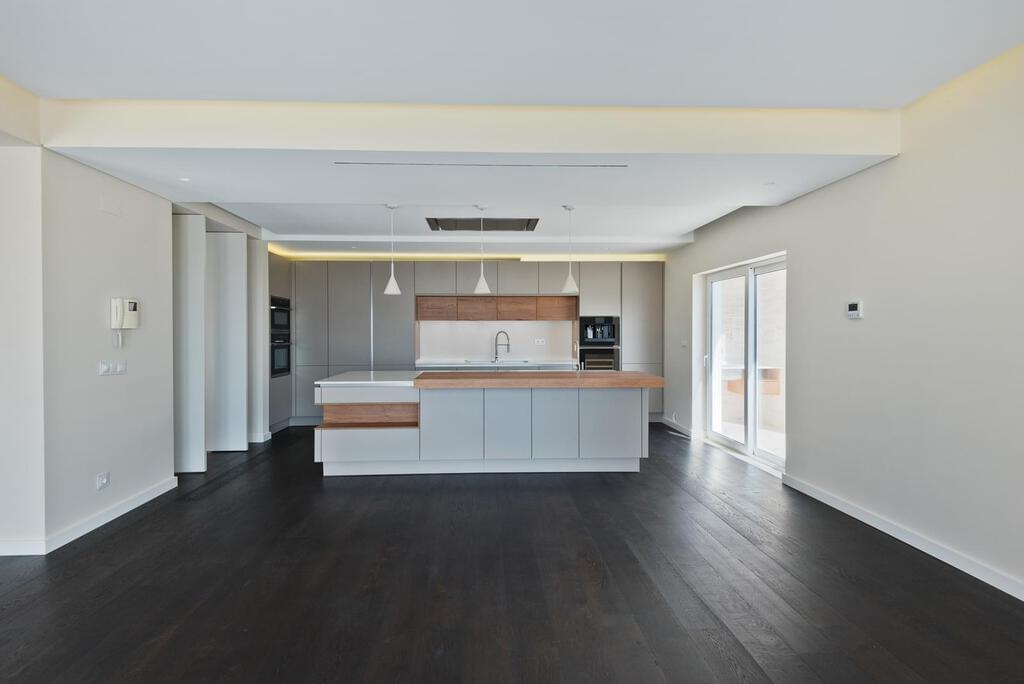 4 bedroom villa with a swimming pool