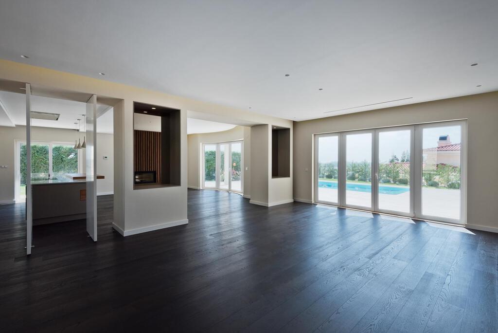 4 bedroom villa with a swimming pool