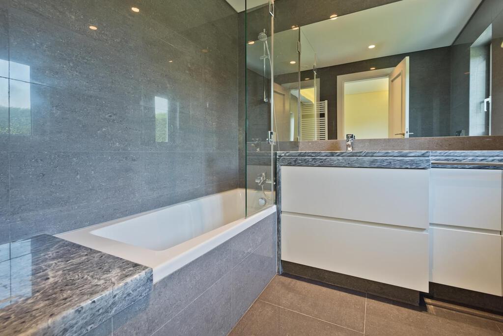 4 bedroom villa with a swimming pool