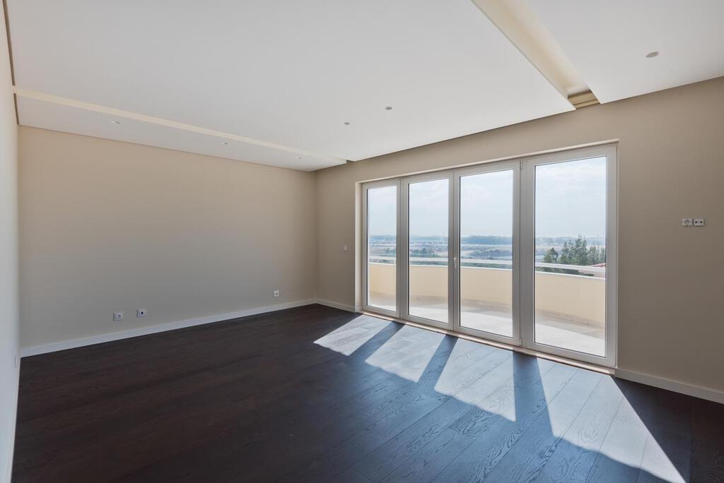 4 bedroom villa with a swimming pool