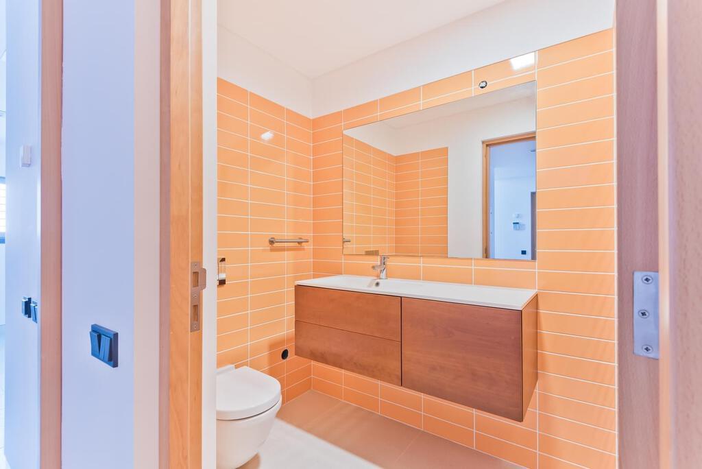 5 bedroom villa with parking