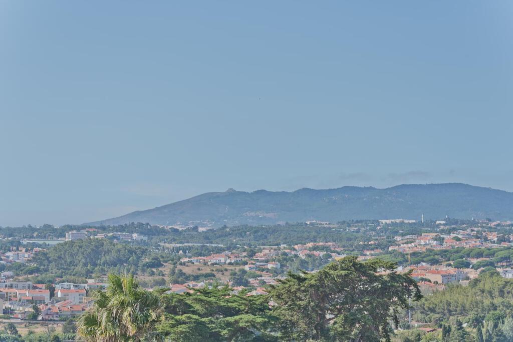 5 bedroom villa with parking