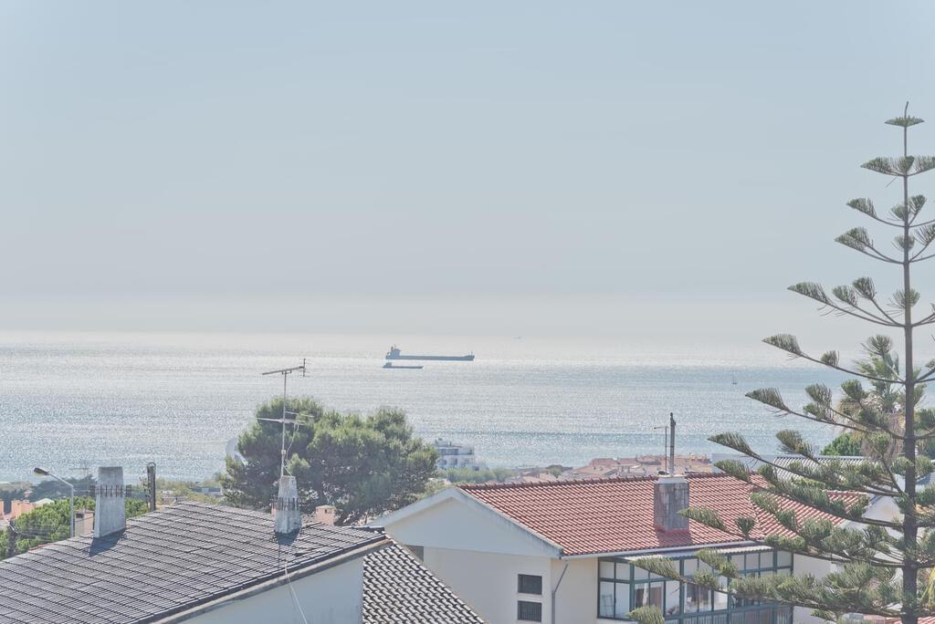 5 bedroom villa with parking