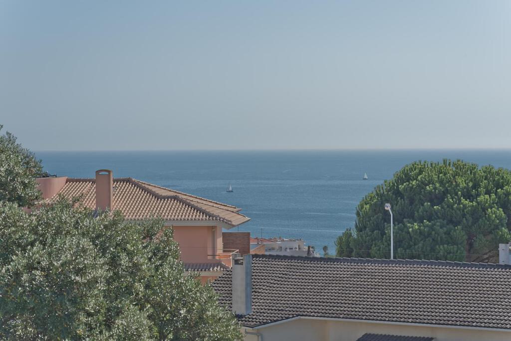 5 bedroom villa with parking