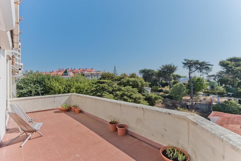 6 bedroom villa with parking