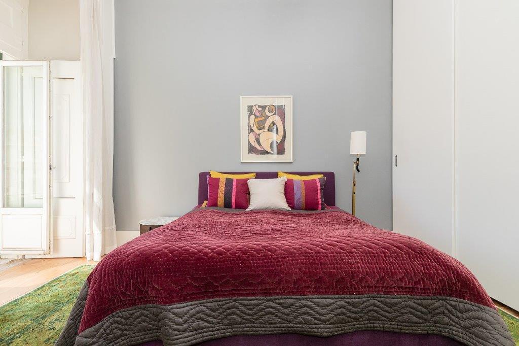 5 bedroom duplex with parking