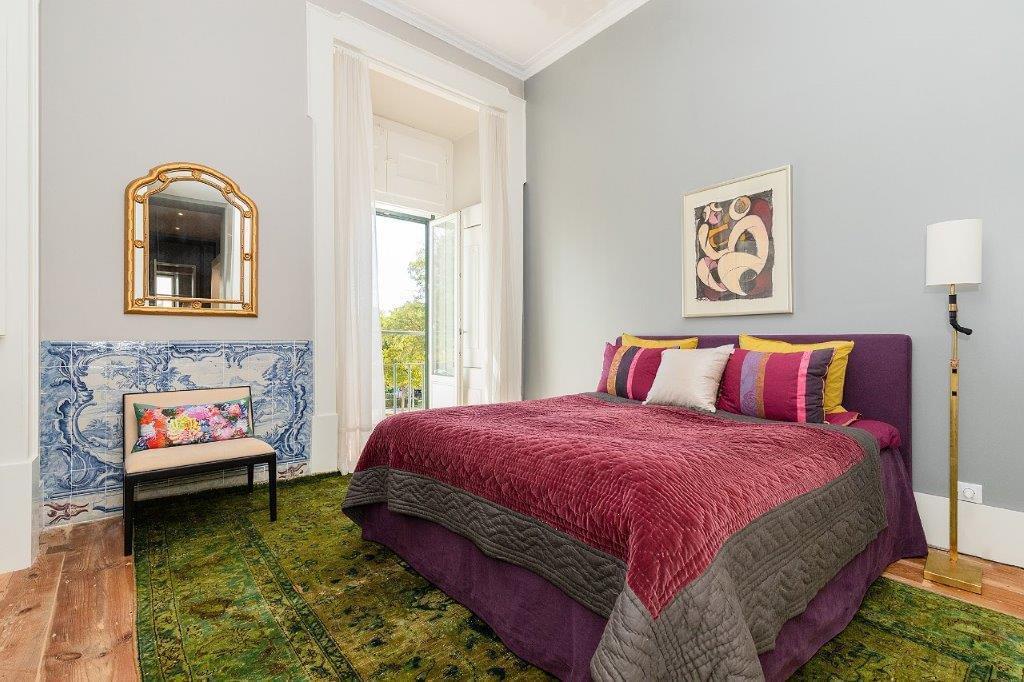 5 bedroom duplex with parking