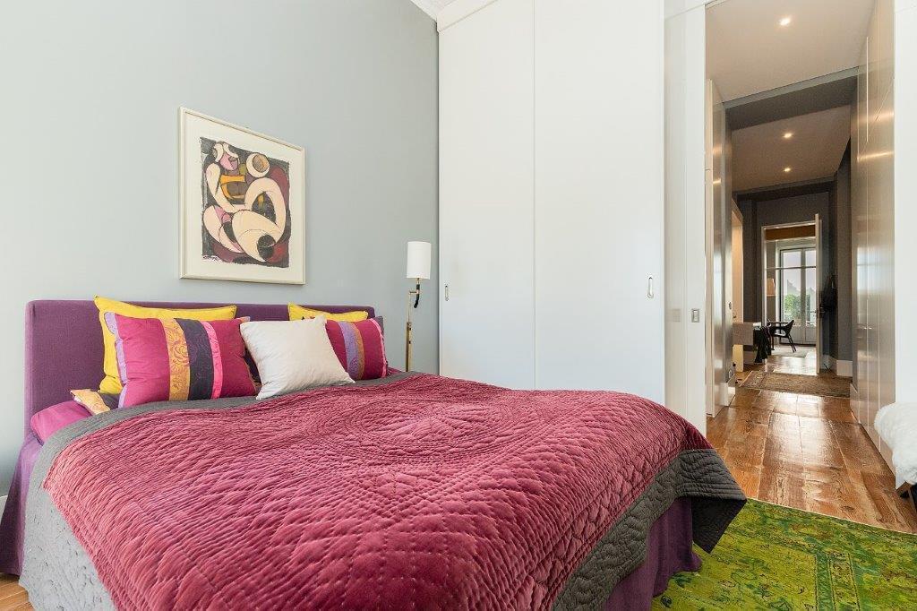 5 bedroom duplex with parking