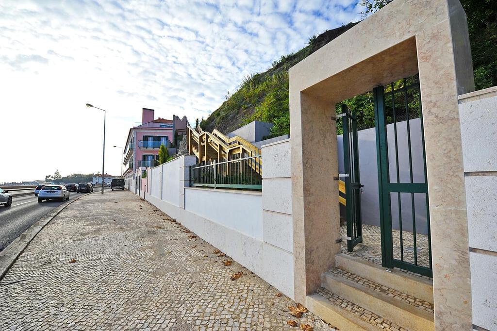 2 bedroom apartment with parking