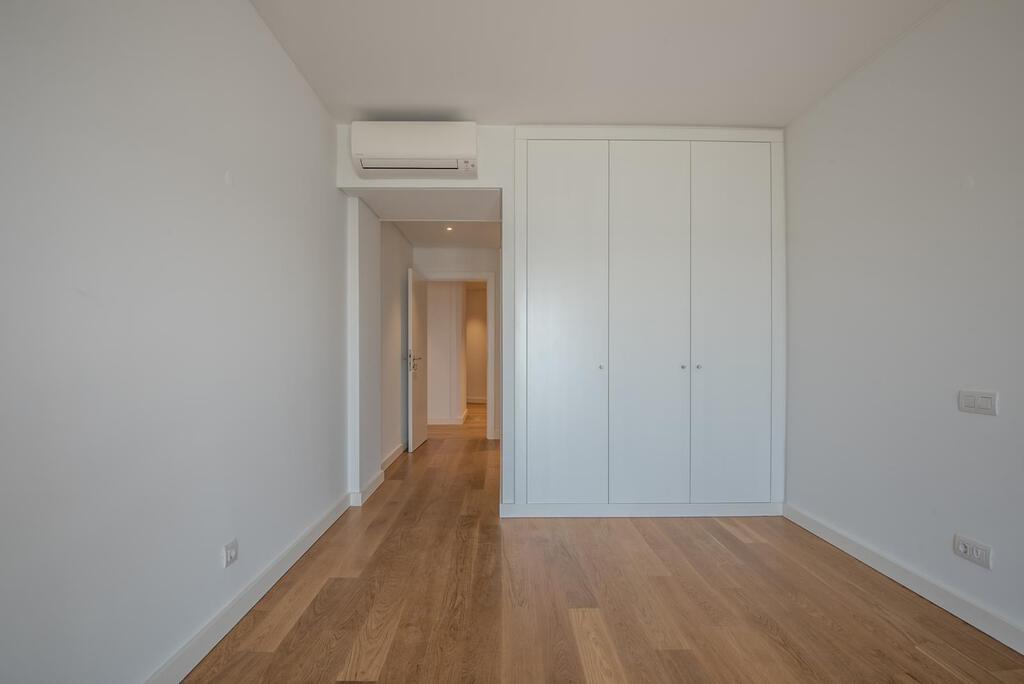 3 bedroom apartment with parking