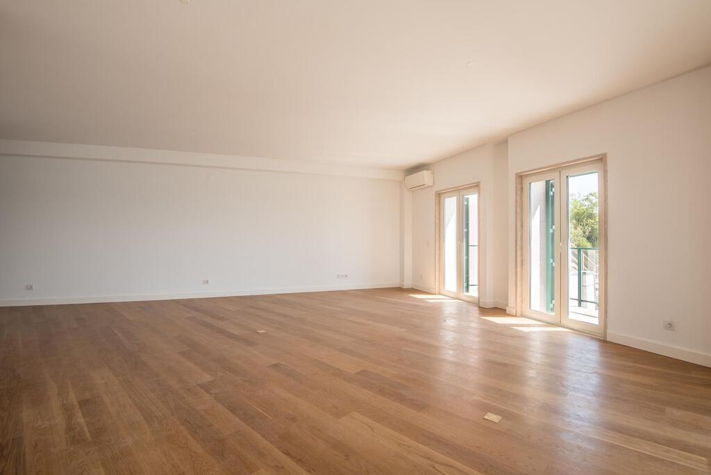 3 bedroom apartment with parking