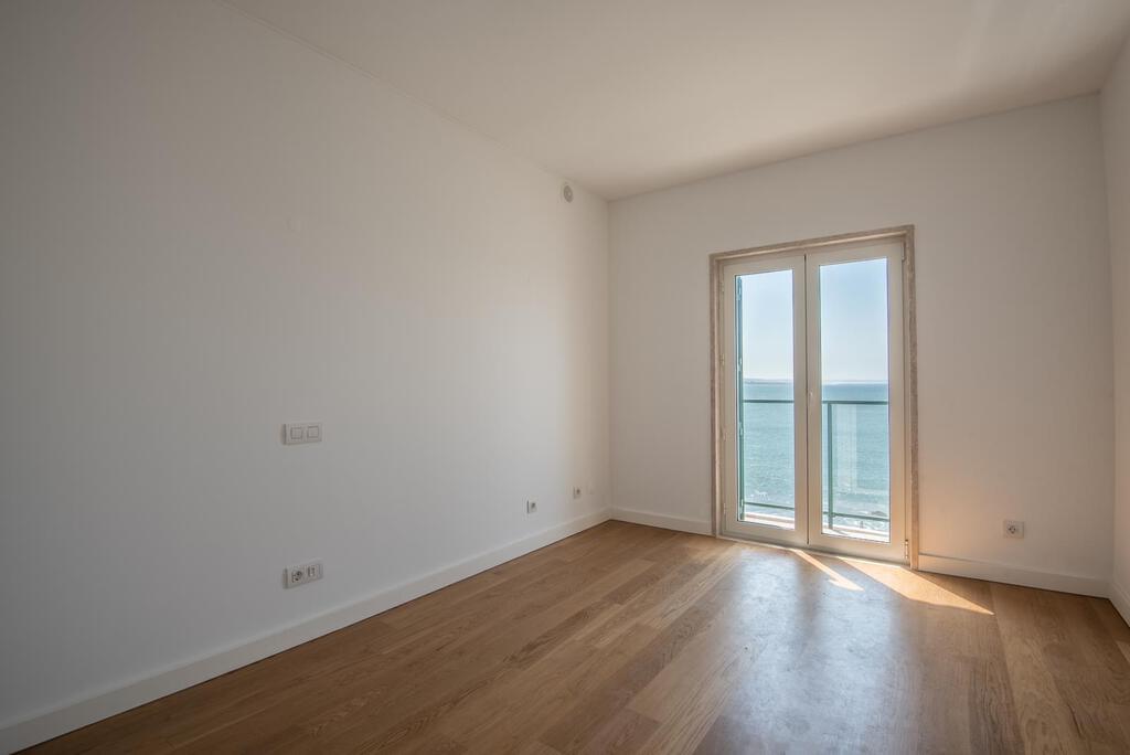 3 bedroom apartment with parking