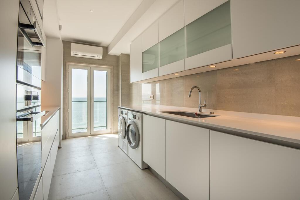 3 bedroom apartment with parking