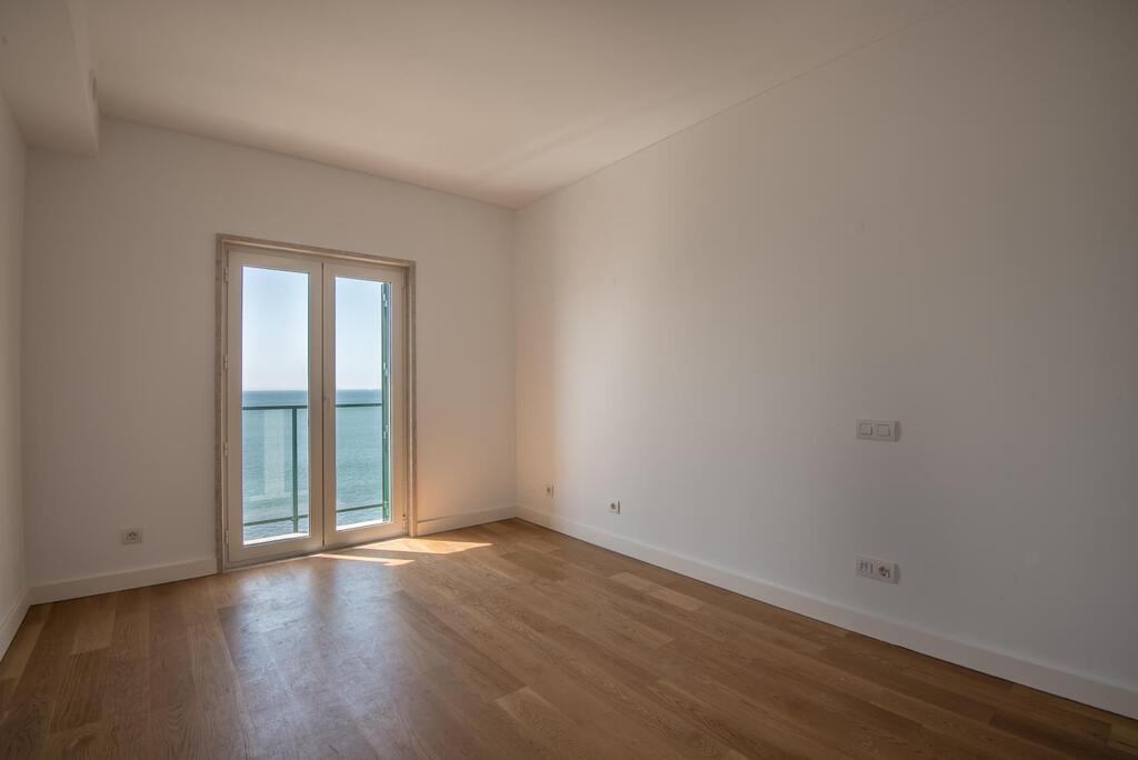 3 bedroom apartment with parking