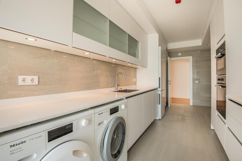 3 bedroom apartment with parking