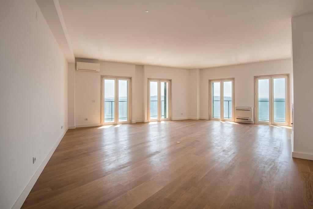 3 bedroom apartment with parking