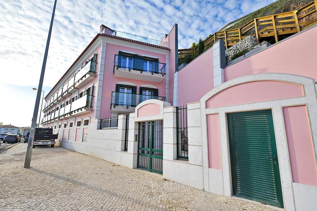 3 bedroom apartment with parking